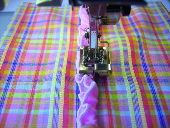 Лапка Bernina №10C для отделки узких кромок 008 877 75 00 Лапка Bernina №10C для отделки узких кромок 008 877 75 00